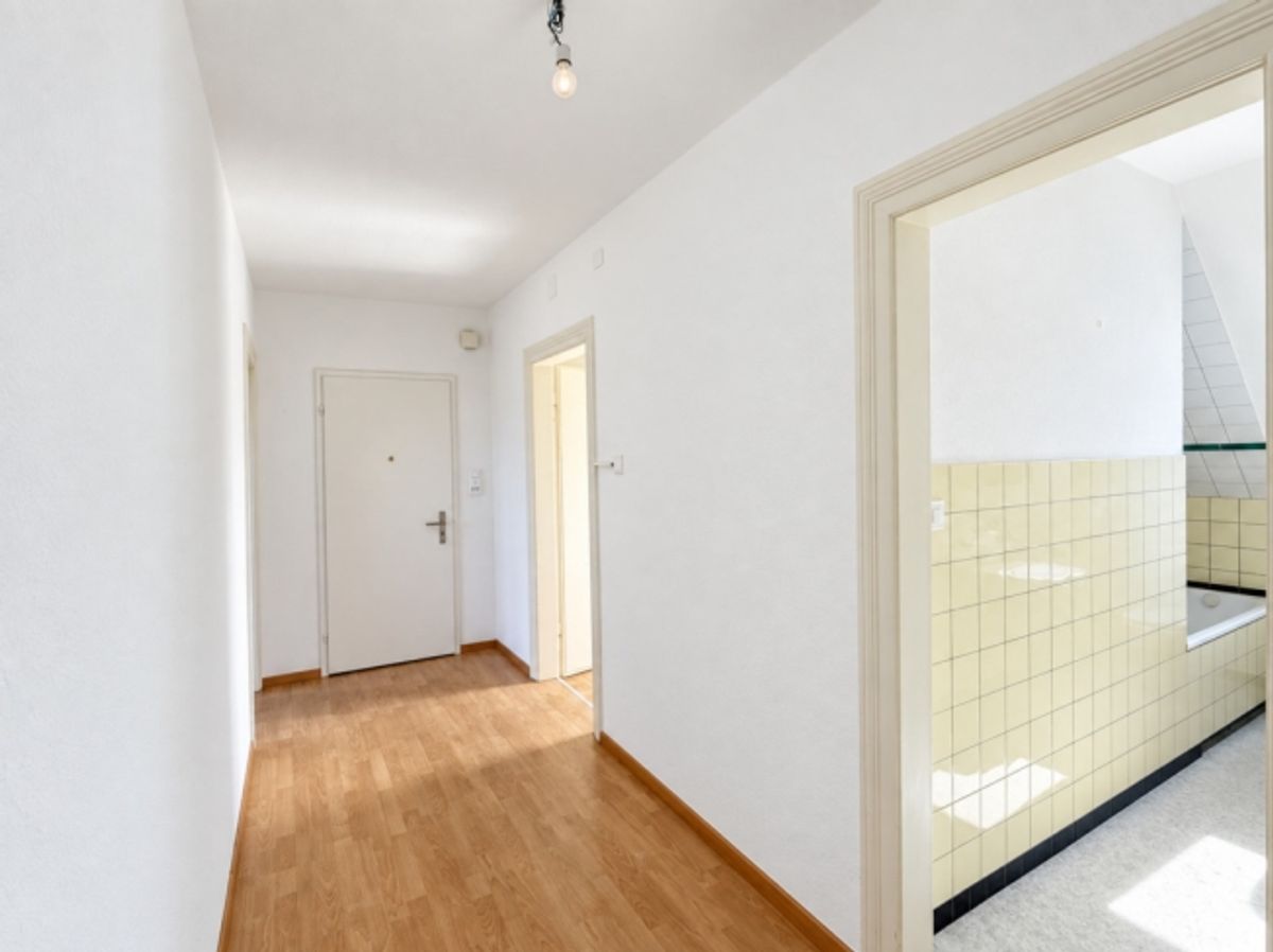 Helle 4-Zimmer Dachwohnung im 3. OG in Zentrumsnähe von St. Gallen - 1