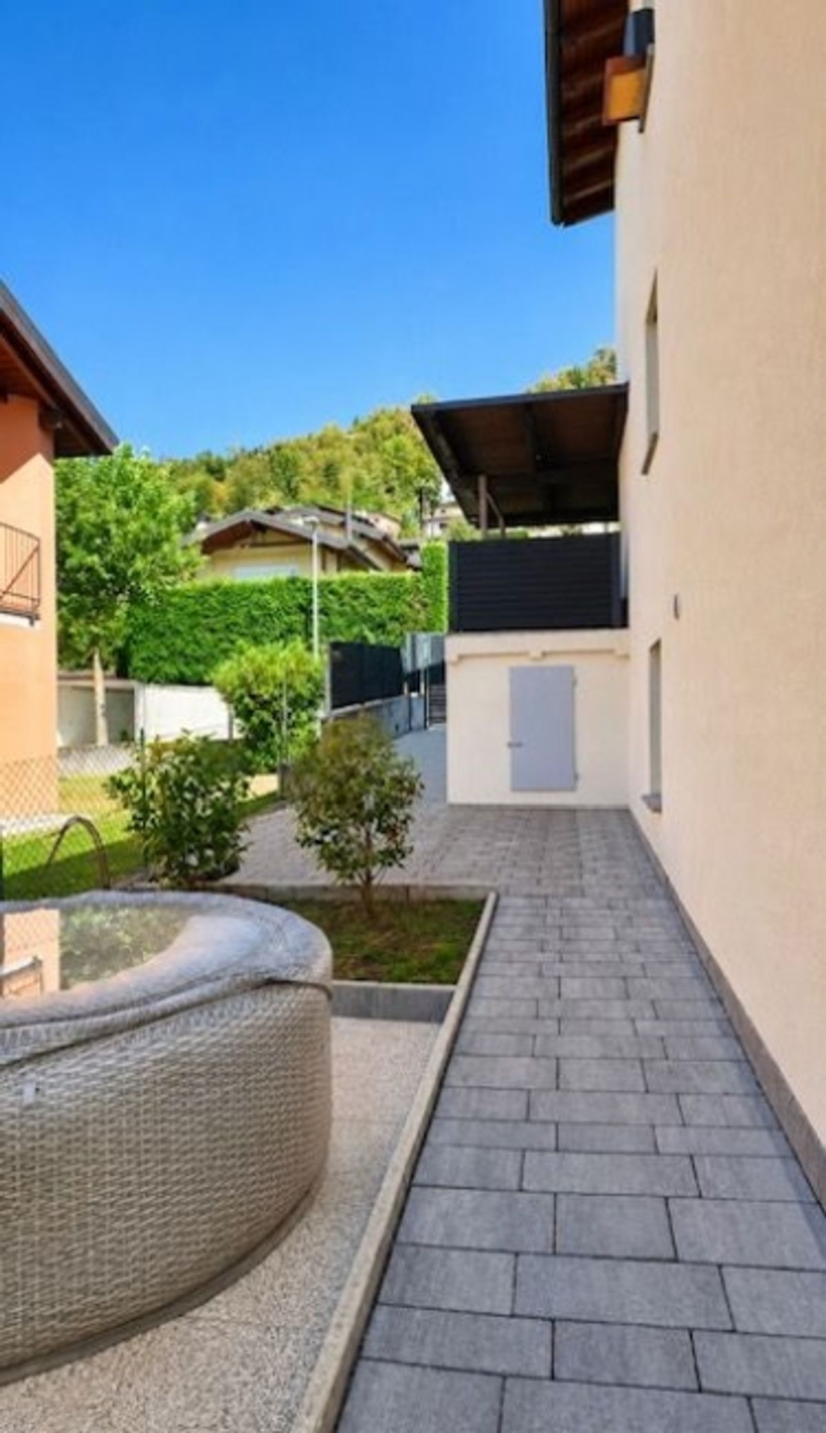 Villa mit privatem Garten und angenehmer offener Aussicht - 11
