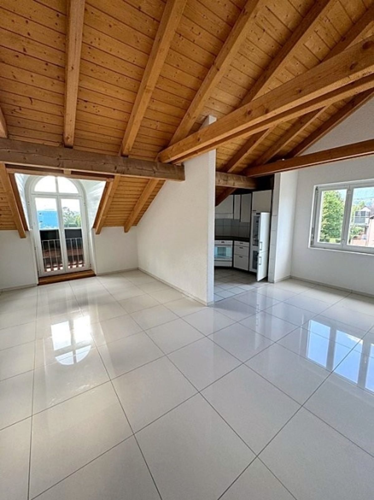 Stilvolle Dachwohnung mit Charme - 1
