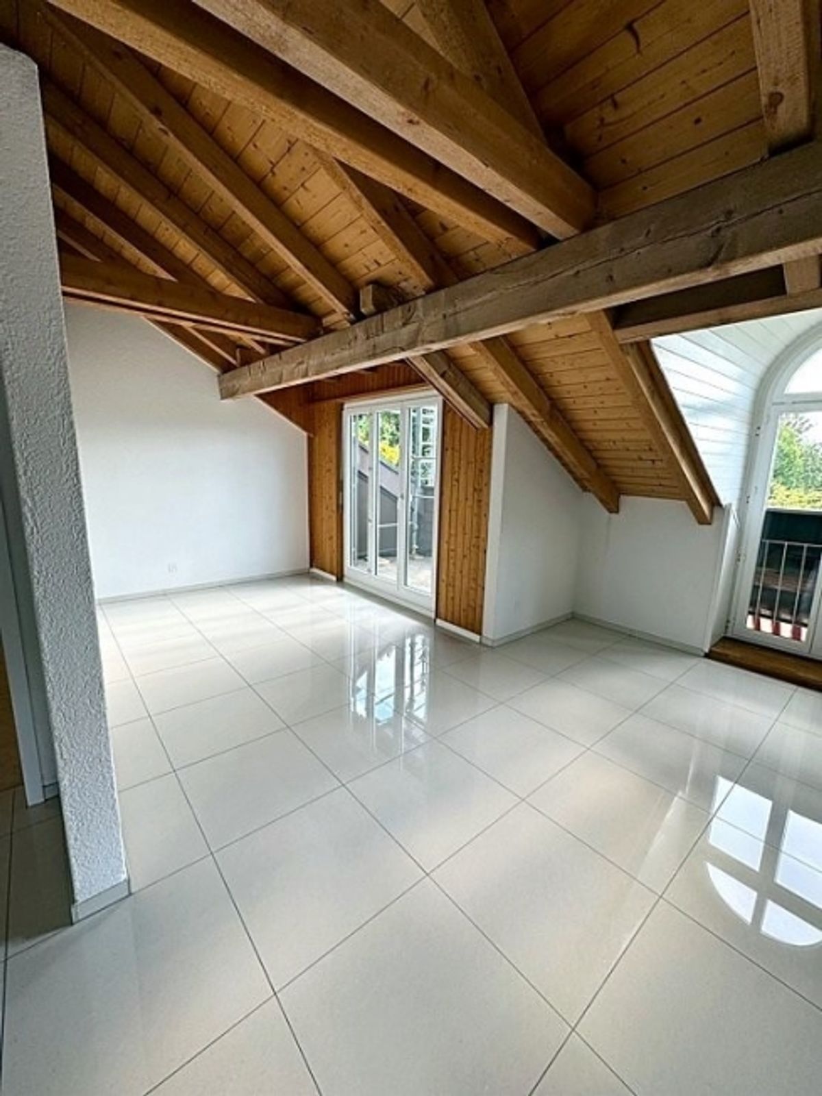 Stilvolle Dachwohnung mit Charme - 3