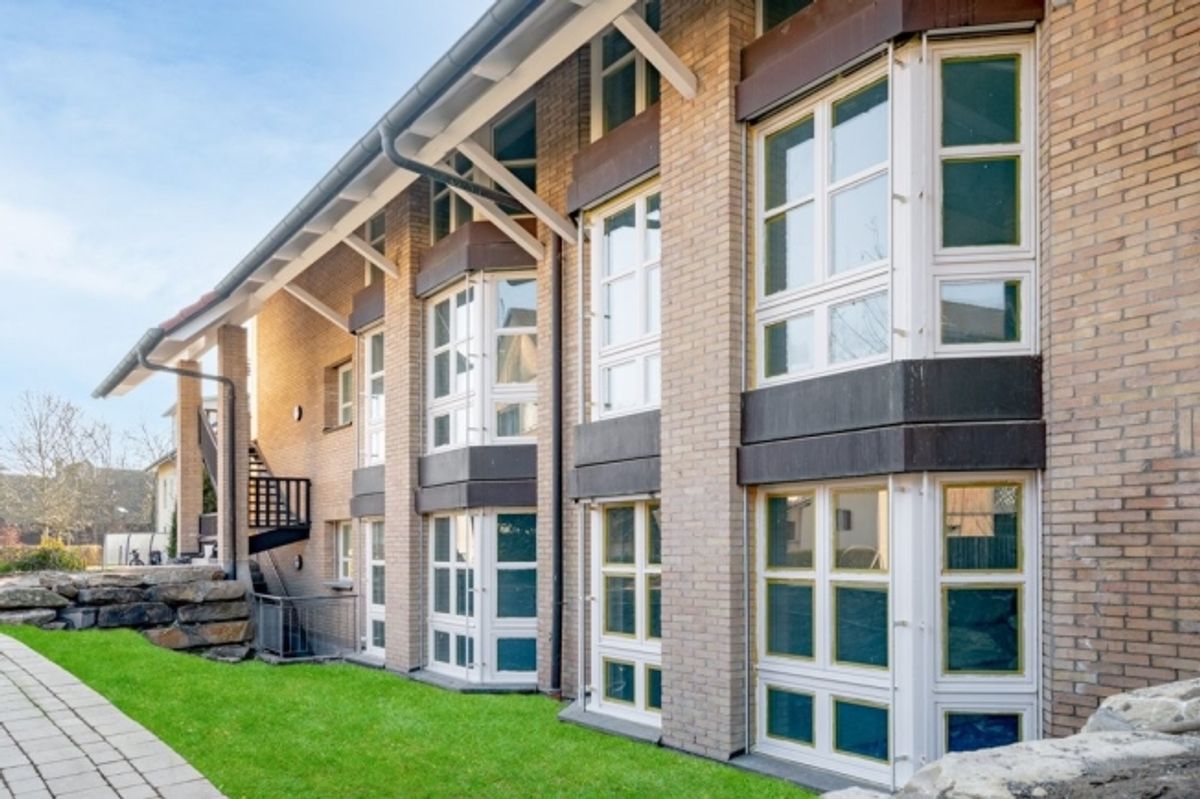 GROSSZÜGIGE HELLE WOHNUNG- FRISCH SANIERT - 1