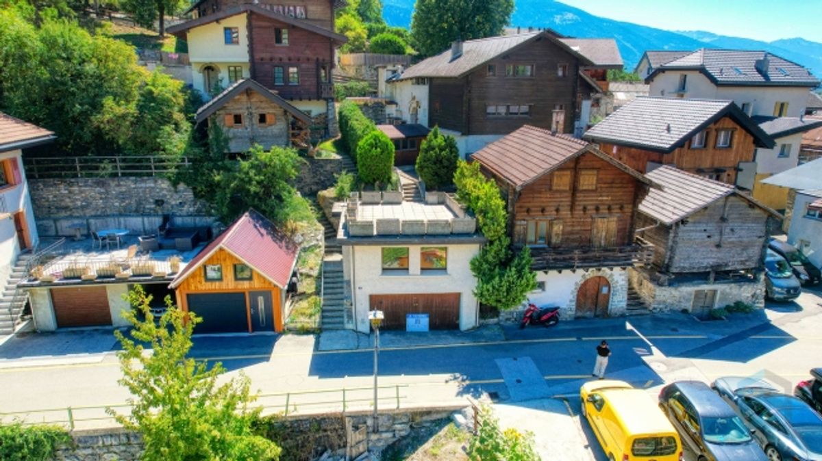 EXKLUSIV Charaktervolles Dorfhaus mit großem Potenzial - 0