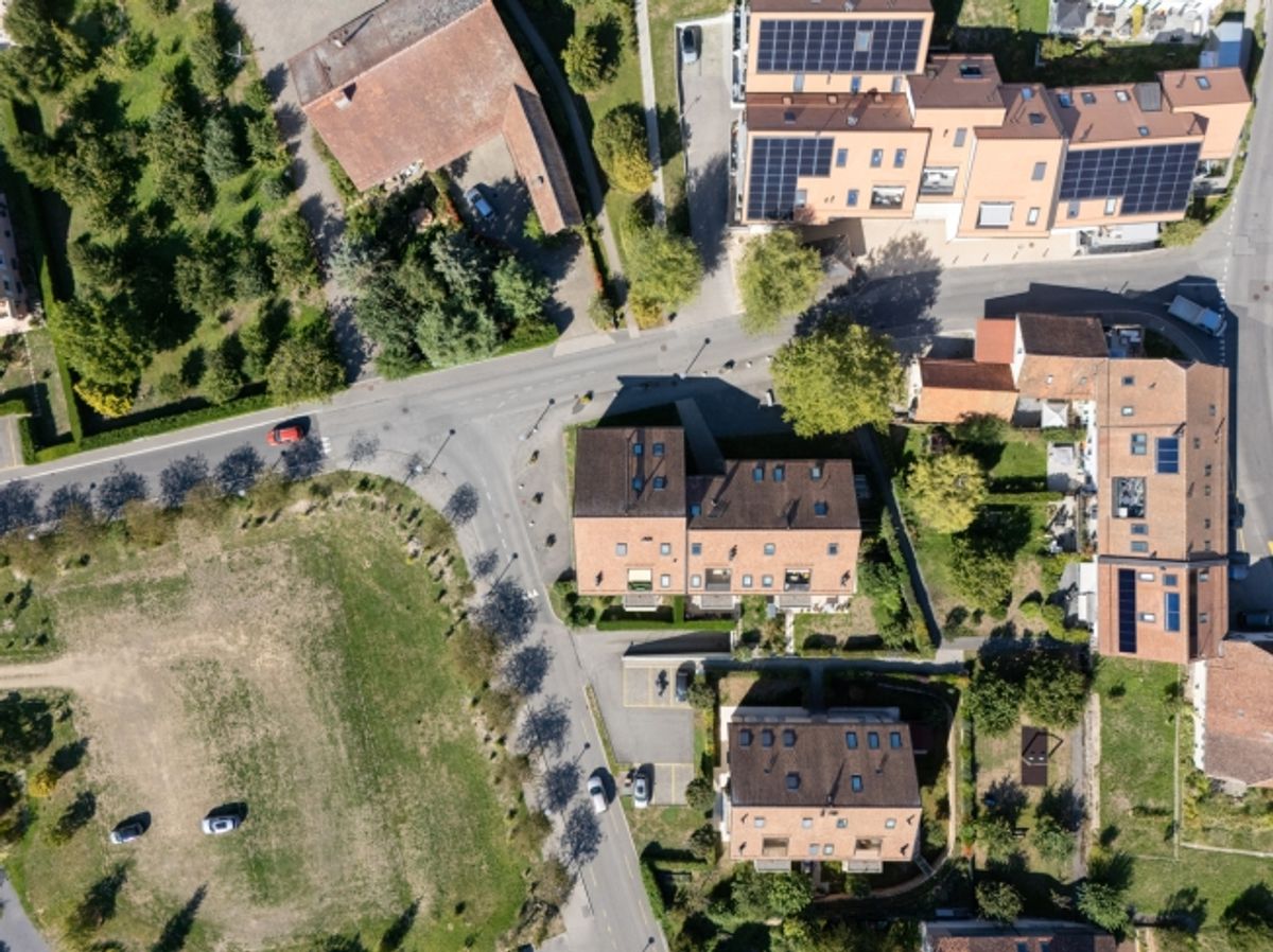 Helle 2,5-Zimmer-Wohnung mit Balkon und Innenparkplatz - 1