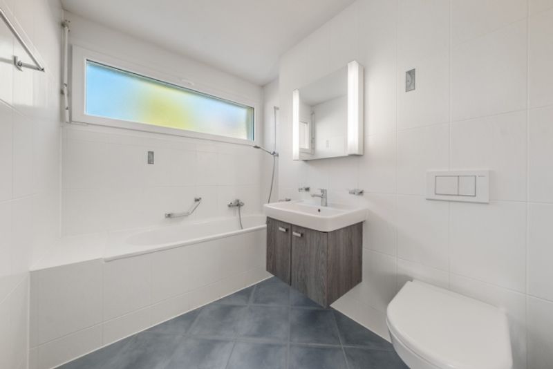 Helle 2,5-Zimmer-Wohnung mit Balkon und Innenparkplatz - 10