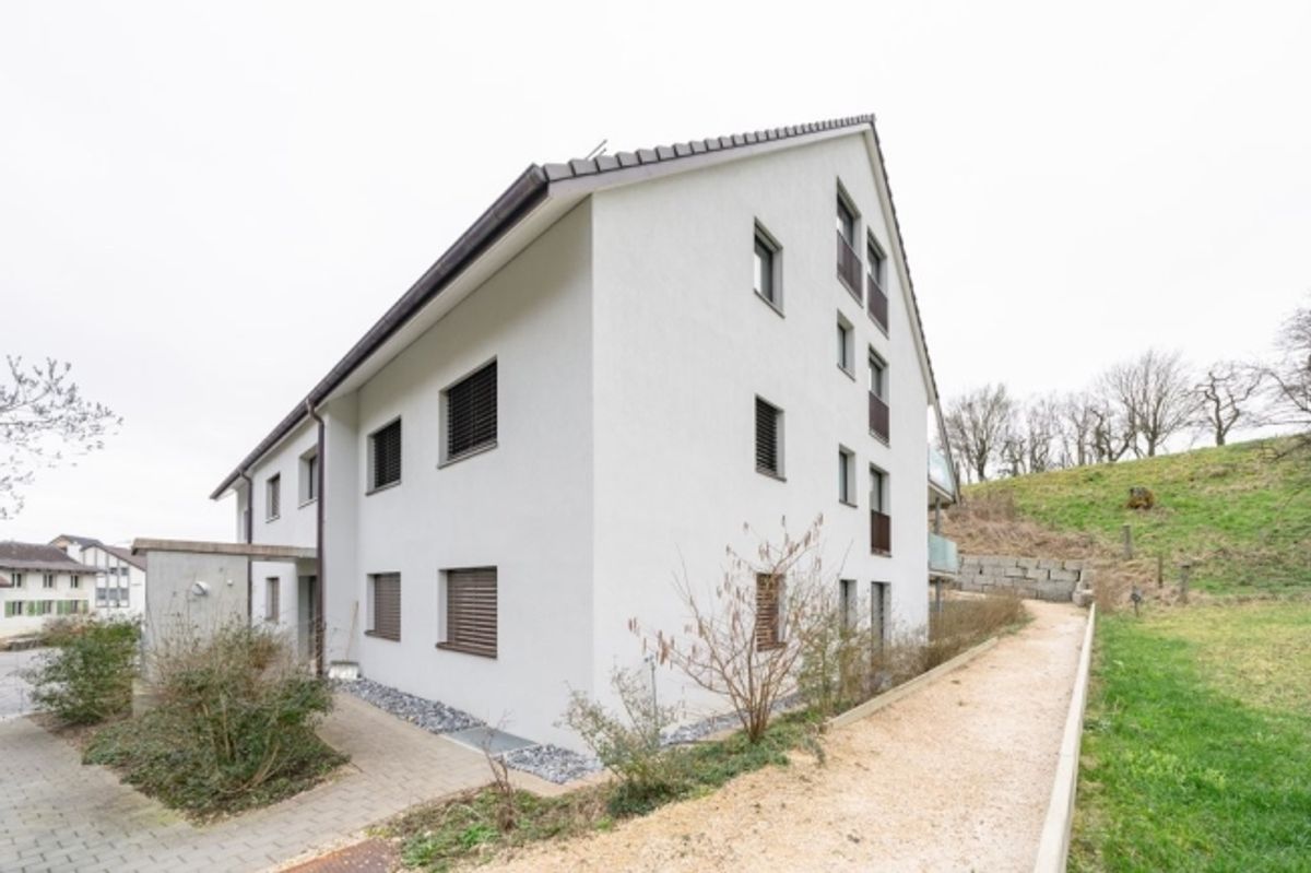 MODERNE 4.5 ZIMMER-WOHNUNG IN STÜSSLINGEN - 0