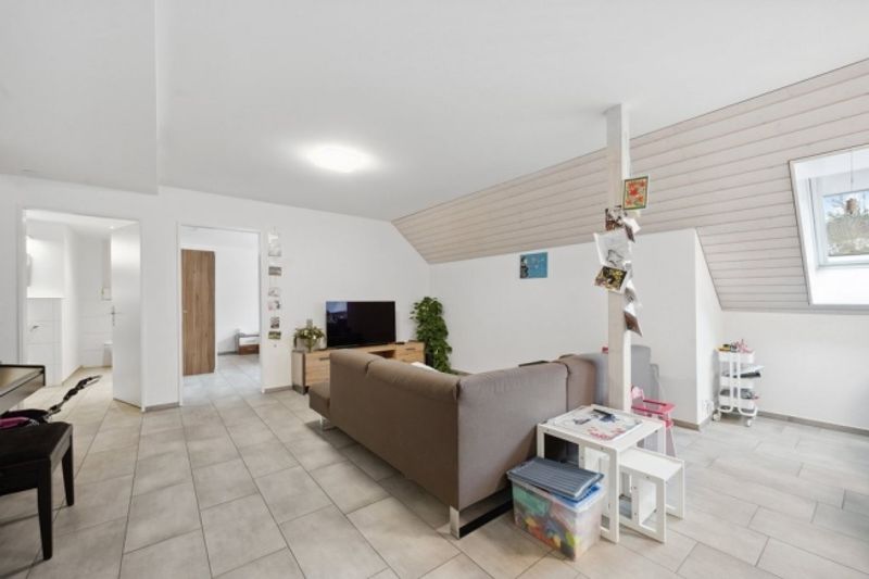 MODERNE 4.5 ZIMMER-WOHNUNG IN STÜSSLINGEN - 2