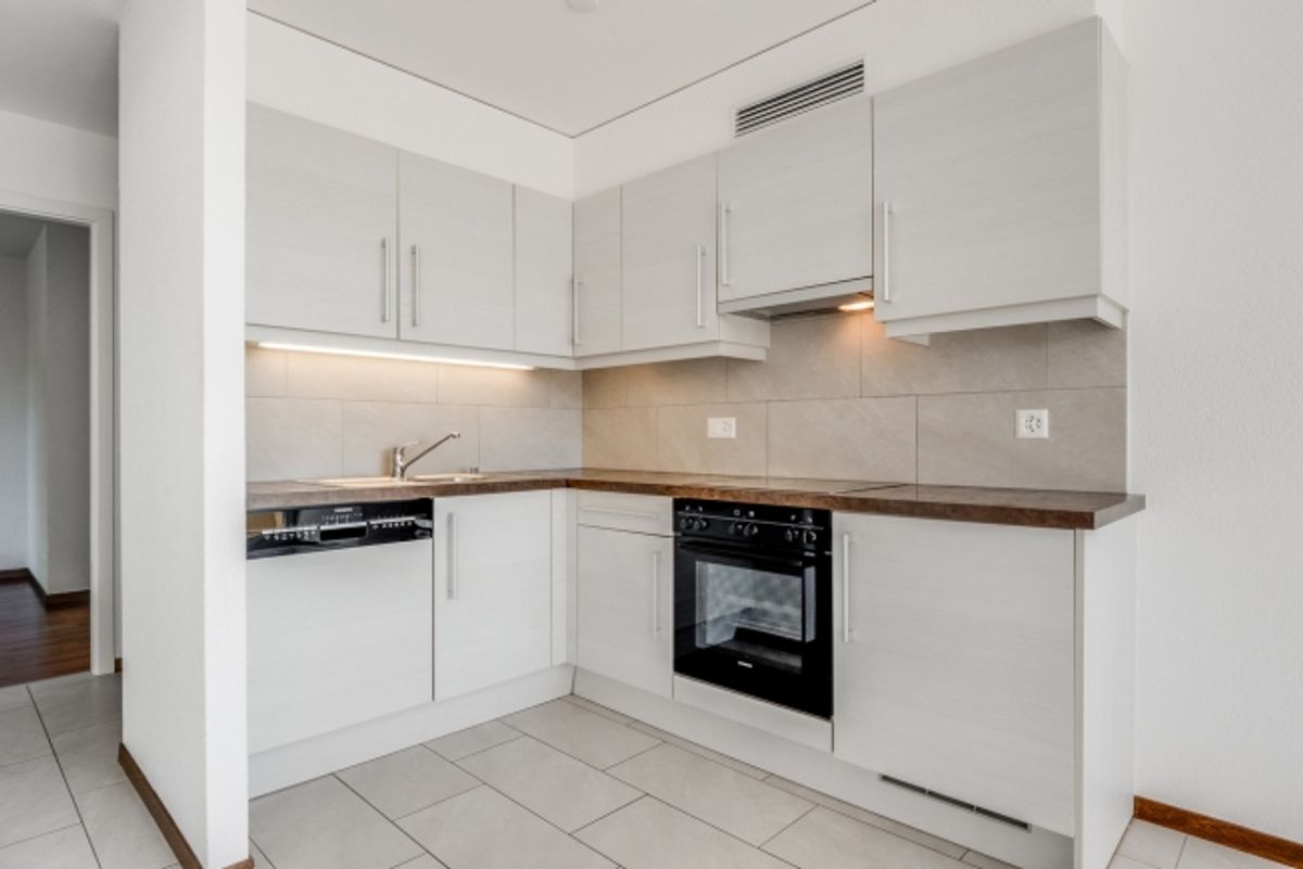 Helle 2,5-Zimmer-Wohnung mit Balkon und Innenparkplatz - 4