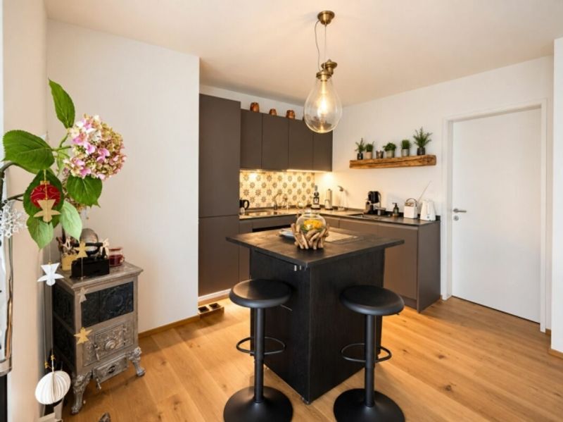 Hochwertige möblierte 2.5-Zimmer-Gartenwohnung an der Beckenhofstrasse in Zürich - 4