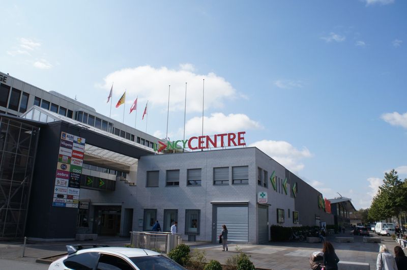 Installez-vous dans un centre commercial urbain de qualité - 1