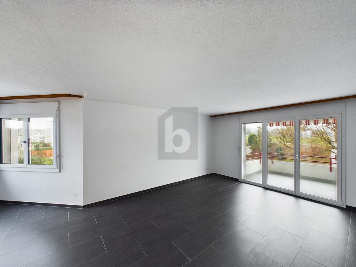 MODERN, KOMFORTABEL UND MIT GEMÜTLICHEM BALKON - 0