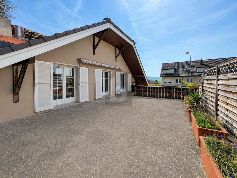 PREISHAMMER! FRISCH RENOVIERT MIT GROSSER TERRASSE - 2