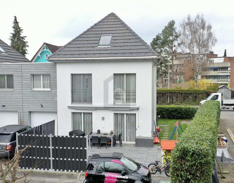FAMILIENFREUNDLICH MIT CHARME IN ZENTRALER LAGE - 1