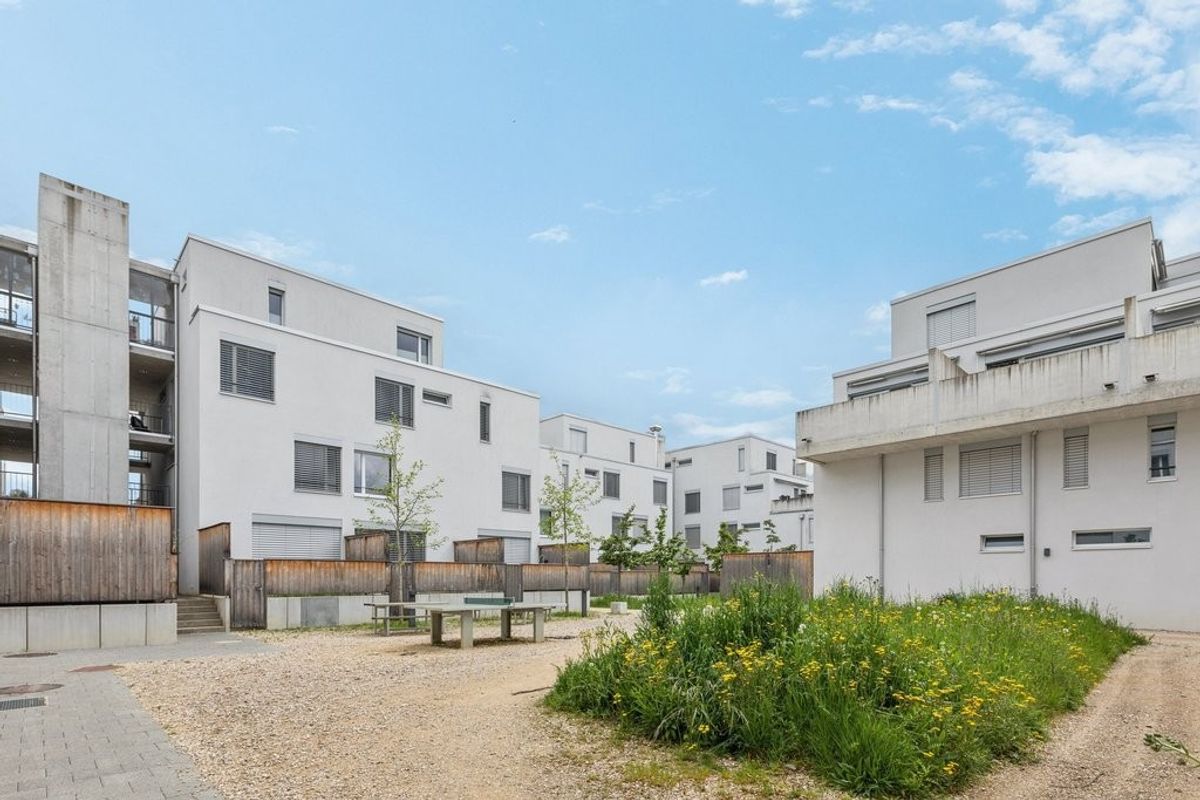 Grosszügige Wohnung mit zwei Gartensitzplätzen - 0