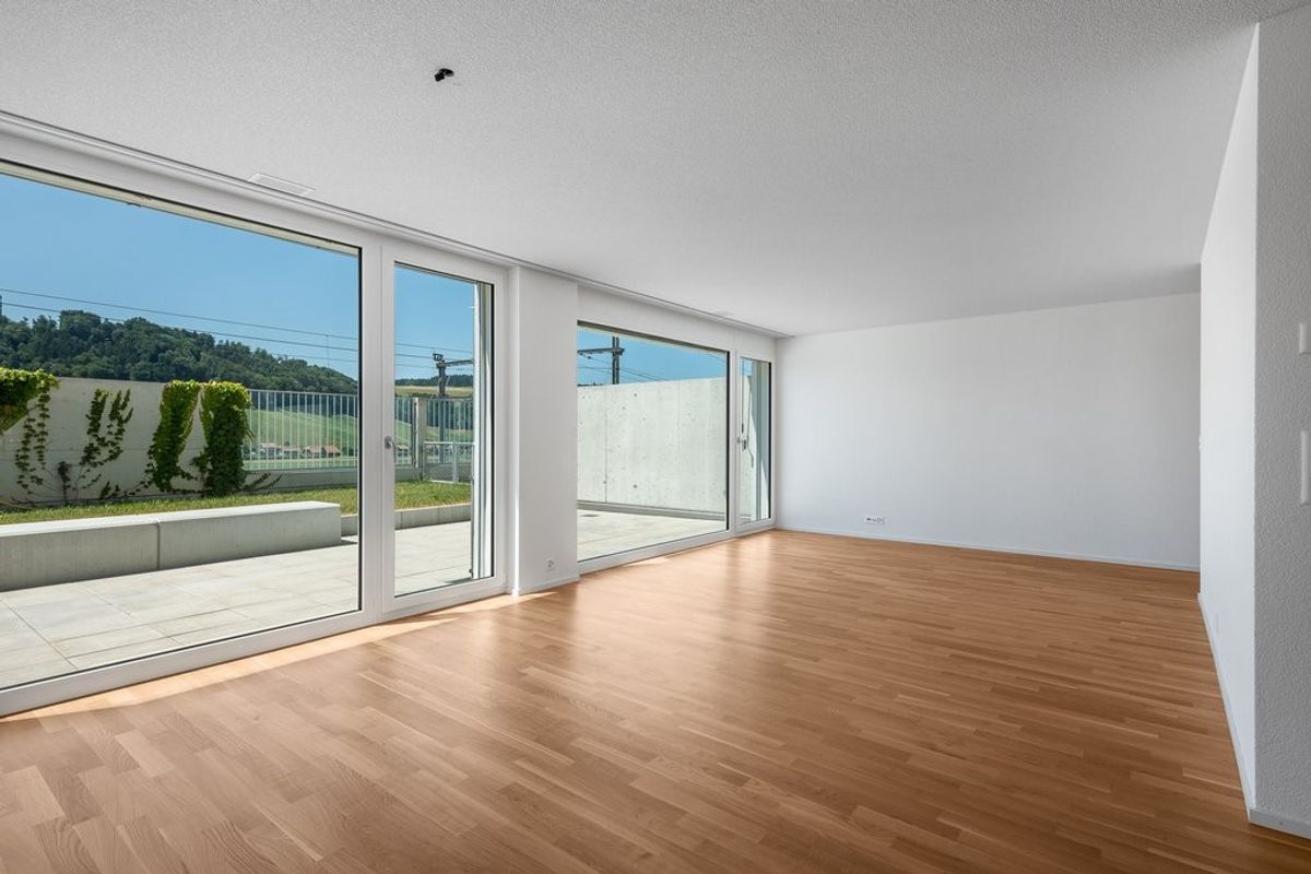 Grosszügige Wohnung mit zwei Gartensitzplätzen - 1