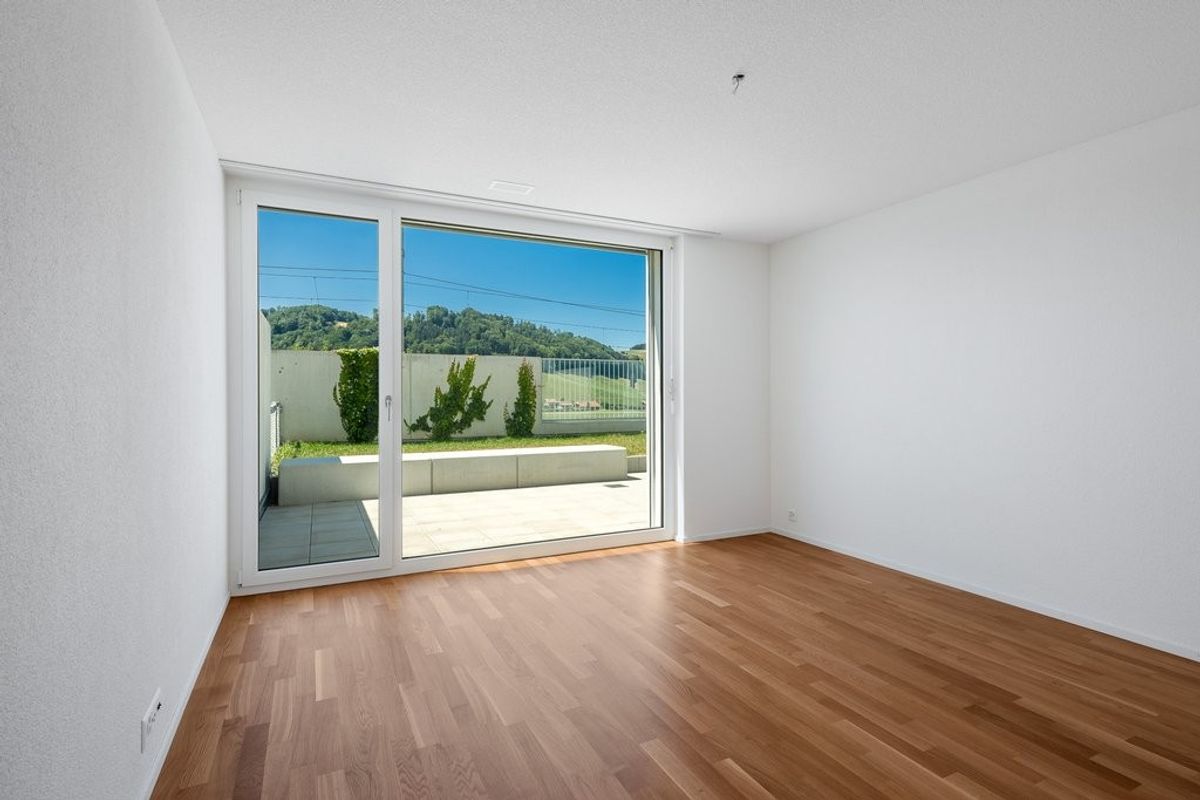 Grosszügige Wohnung mit zwei Gartensitzplätzen - 2