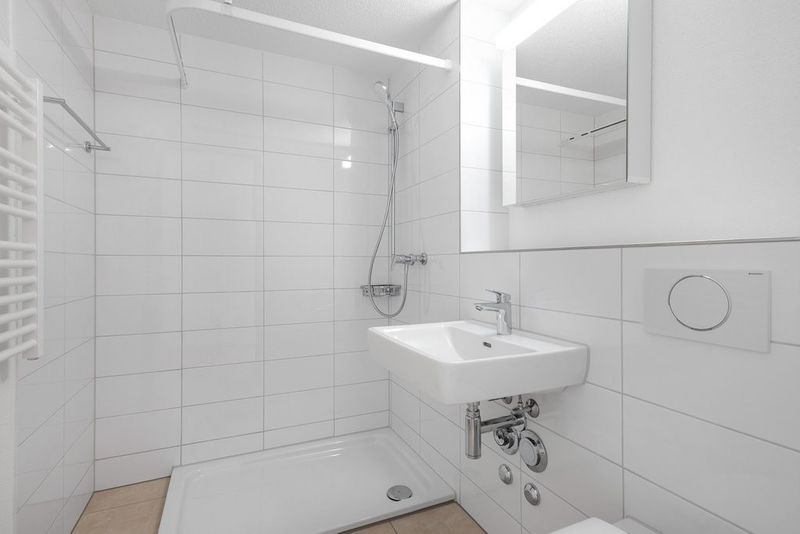 Grosszügige Wohnung mit zwei Gartensitzplätzen - 7