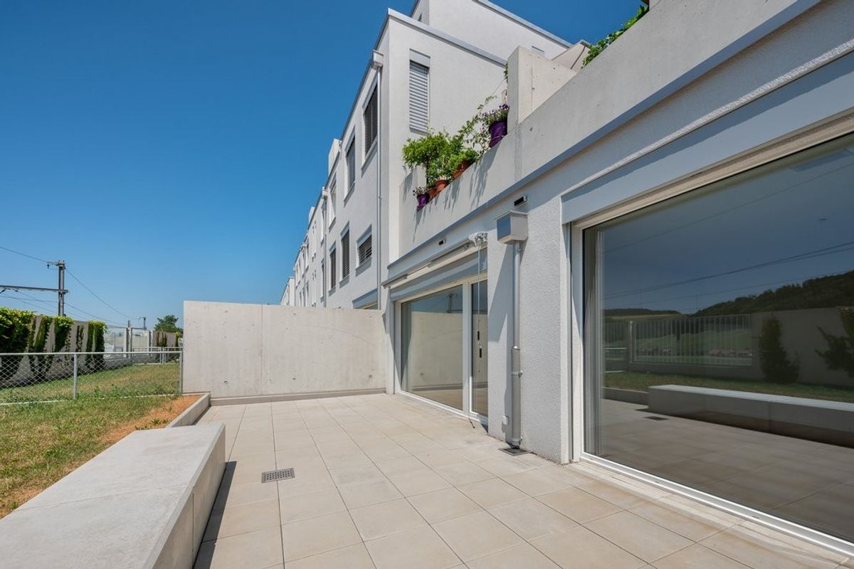 Grosszügige Wohnung mit zwei Gartensitzplätzen - 9