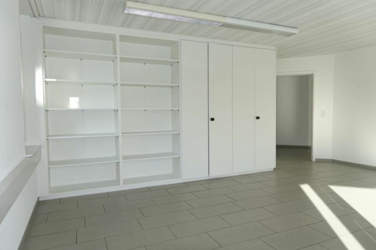 Gewerberäumlichkeiten im EG & UG mit Einstellhallenplätze - 12