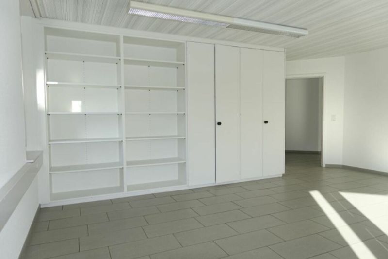 Gewerberäumlichkeiten im EG & UG mit Einstellhallenplätze - 13