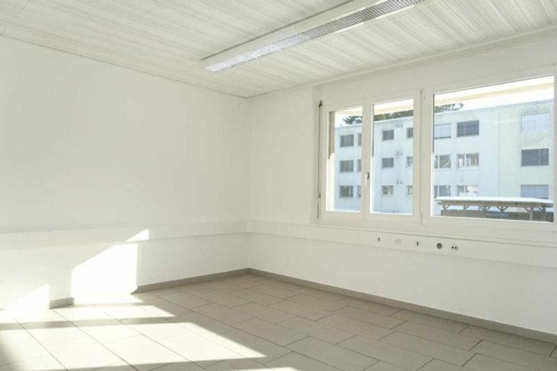 Gewerberäumlichkeiten im EG & UG mit Einstellhallenplätze - 15