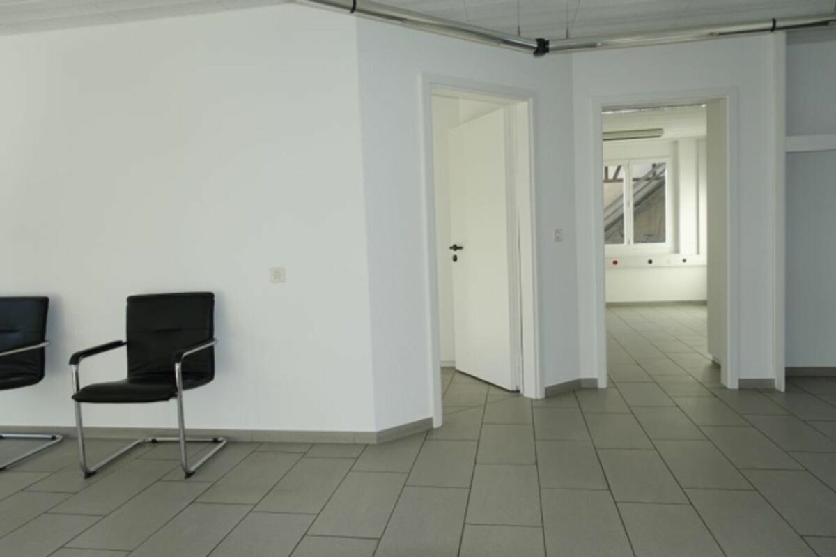 Gewerberäumlichkeiten im EG & UG mit Einstellhallenplätze - 6