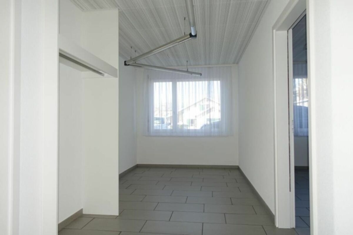 Gewerberäumlichkeiten im EG & UG mit Einstellhallenplätze - 8