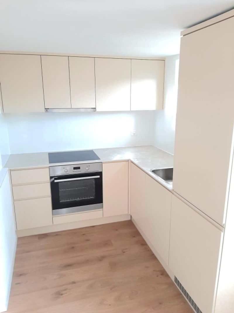 Grosszügige, moderne Wohnung - 2