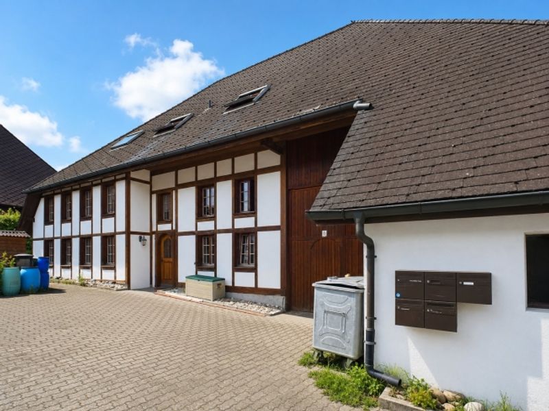 Gemeinschaftspool, eigene Gartensitzplätze und attraktives Renditepotenzial - 1