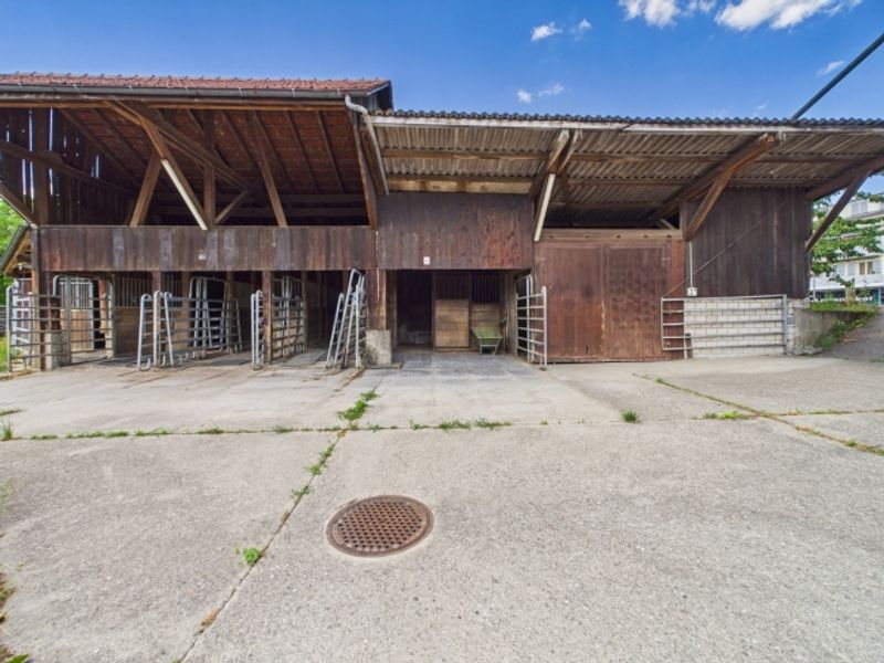 Historisches 8.5-Zimmer-Bauernhaus mit Charme, Pferdestall und grossem Garten in Attiswil - 2