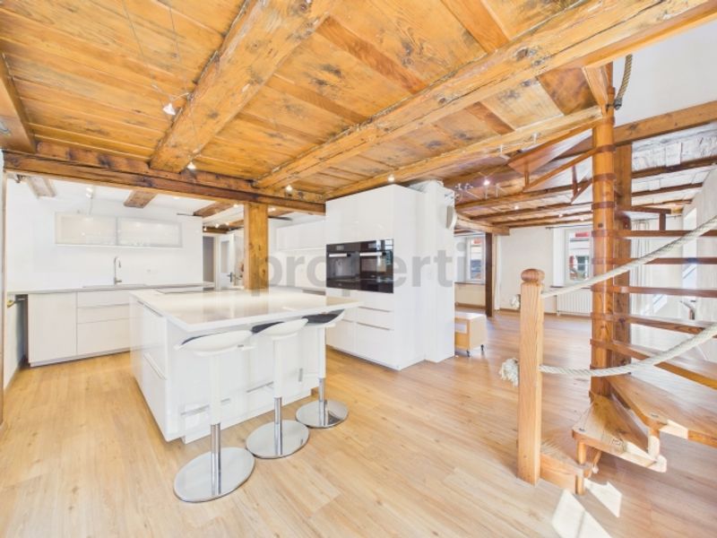 Historisches 8.5-Zimmer-Bauernhaus mit Charme, Pferdestall und grossem Garten in Attiswil - 8
