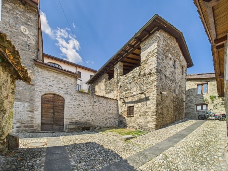 Rustico da ristrutturare nel cuore di Torricella/Con splendida vista sui paesi e sulle montagne Ottimo investimento - 8