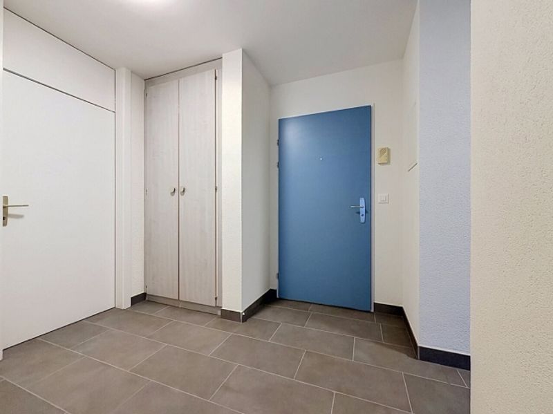 CHARMANTE 21/2-Zimmer-Wohnung komplett renoviert! - 2