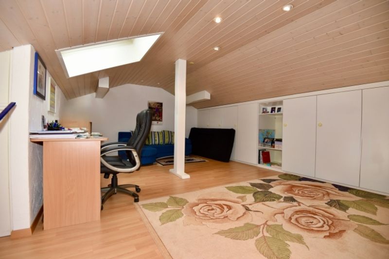 Grosszügige Wohnung 
an zentraler Lage - 10