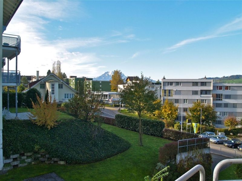 Grosszügige Wohnung 
an zentraler Lage - 12