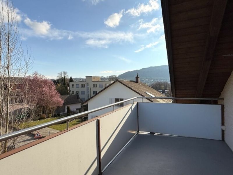 3-ZIMMER DACHWOHNUNG AN RUHIGER LAGE - 1