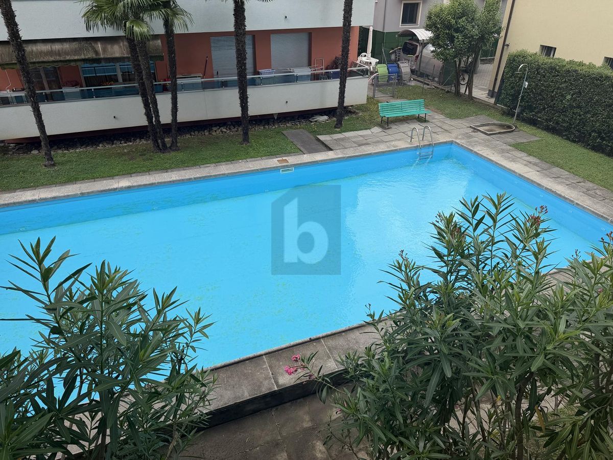 IN ZONA CENTRALE ,AMPIO BALCONE E PISCINA - 1