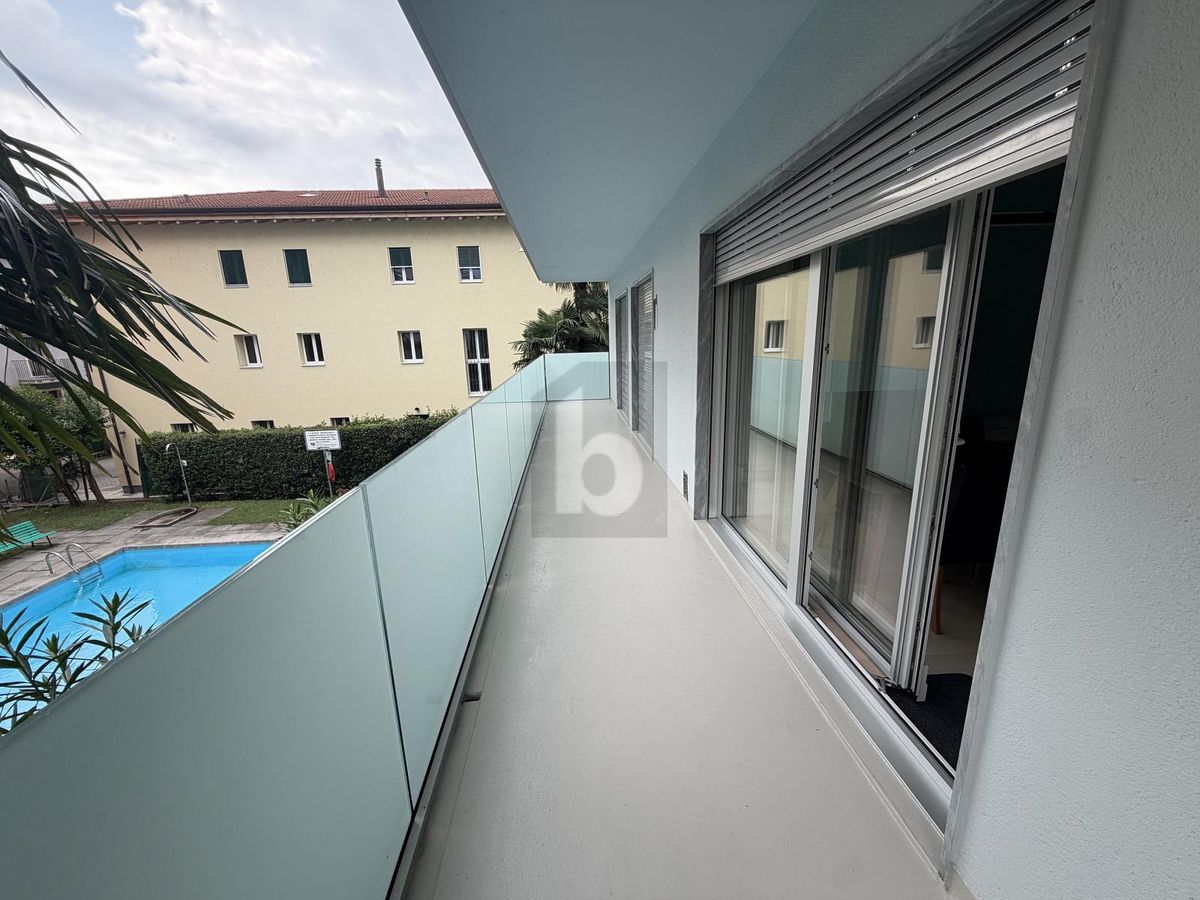 IN ZONA CENTRALE ,AMPIO BALCONE E PISCINA - 2