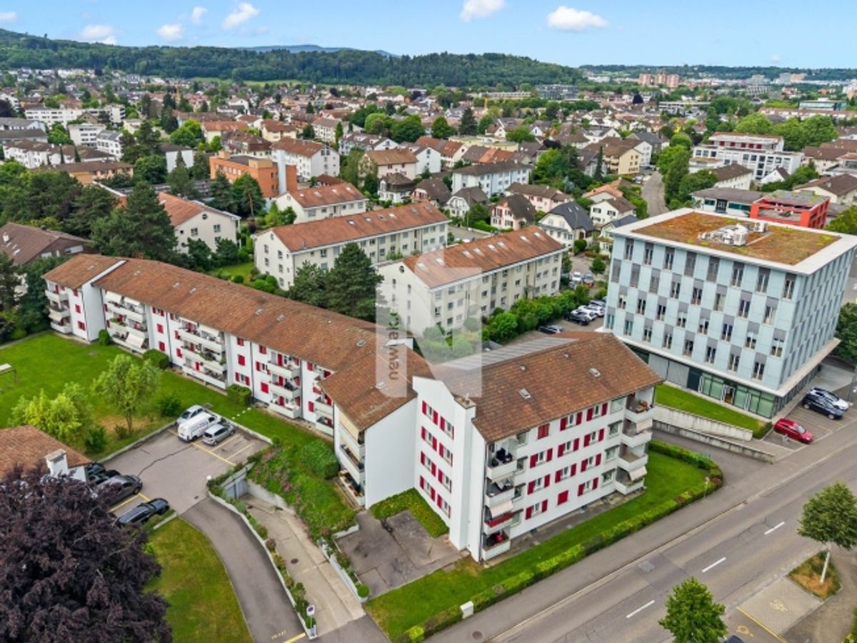 Grosszügig und lichtdurchflutet 4.5-Zimmer-Wohnung mit Sauna, Balkon und Tiefgaragenplatz - 1
