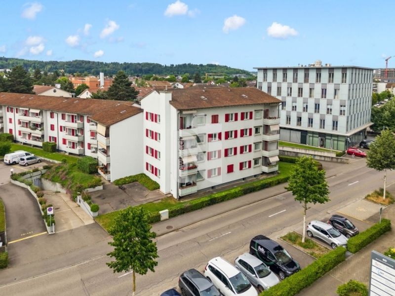Grosszügig und lichtdurchflutet 4.5-Zimmer-Wohnung mit Sauna, Balkon und Tiefgaragenplatz - 3