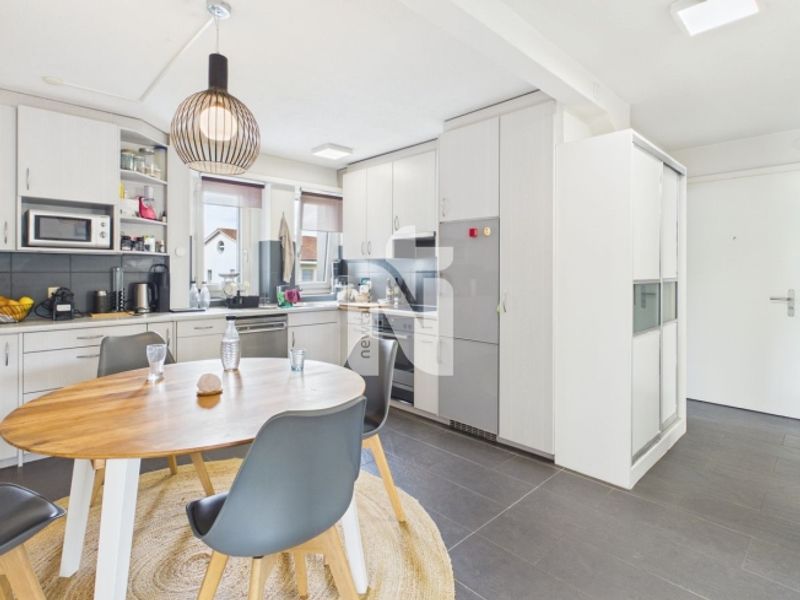 Grosszügig und lichtdurchflutet 4.5-Zimmer-Wohnung mit Sauna, Balkon und Tiefgaragenplatz - 6