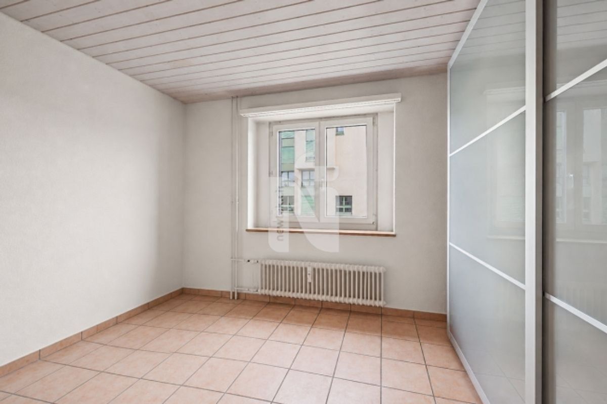 Grosszügig und lichtdurchflutet 4.5-Zimmer-Wohnung mit Sauna, Balkon und Tiefgaragenplatz - 10