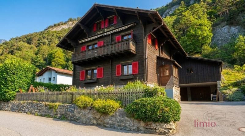 EINE SELTENE GELEGENHEIT Umfassend renoviertes Chalet mit Einliegerwohnung und Ausbaupotential - 1