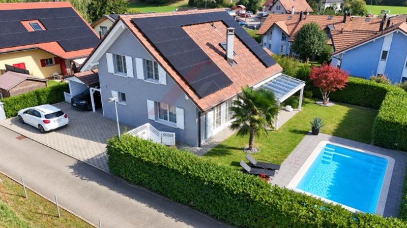 Maison individuelle 5.5 pièces rénovée avec piscine, photovoltaïque et 4 places de parc - 1