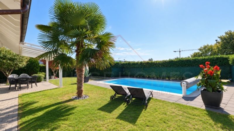 Maison individuelle 5.5 pièces rénovée avec piscine, photovoltaïque et 4 places de parc - 3