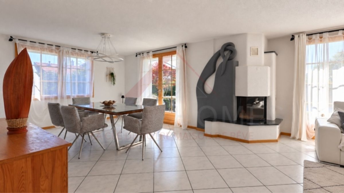 Maison individuelle 5.5 pièces rénovée avec piscine, photovoltaïque et 4 places de parc - 6