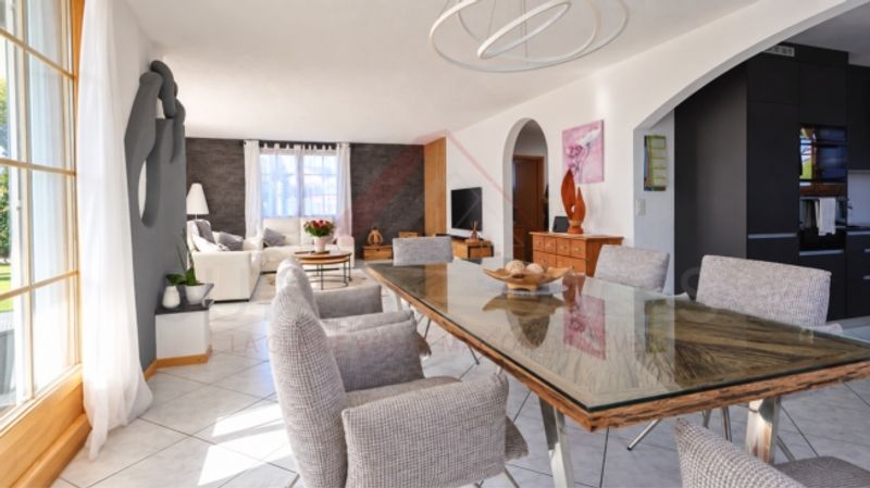 Maison individuelle 5.5 pièces rénovée avec piscine, photovoltaïque et 4 places de parc - 8