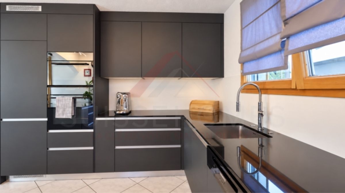 Maison individuelle 5.5 pièces rénovée avec piscine, photovoltaïque et 4 places de parc - 9