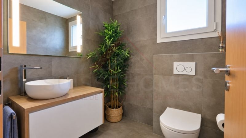 Maison individuelle 5.5 pièces rénovée avec piscine, photovoltaïque et 4 places de parc - 11