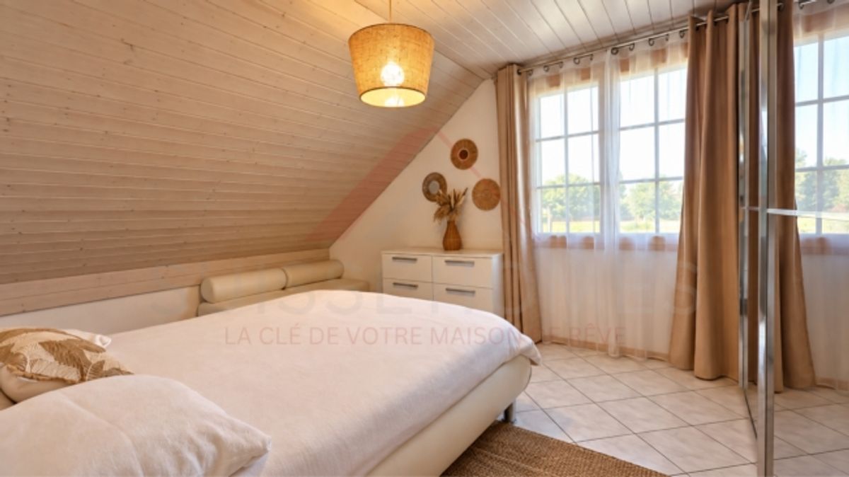 Maison individuelle 5.5 pièces rénovée avec piscine, photovoltaïque et 4 places de parc - 12