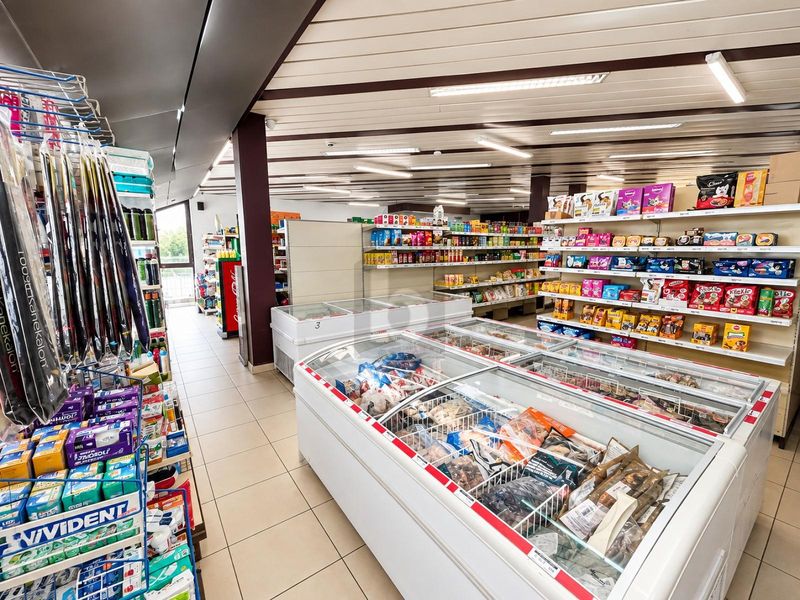 ÉPICERIE AVEC UNE CLIENTÈLE EXISTANTE - 4